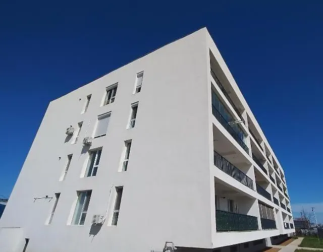 Апартаменти Modern And Cozy