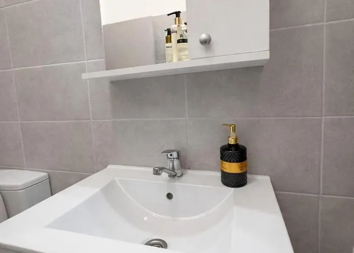 Апартаменти Modern And Cozy